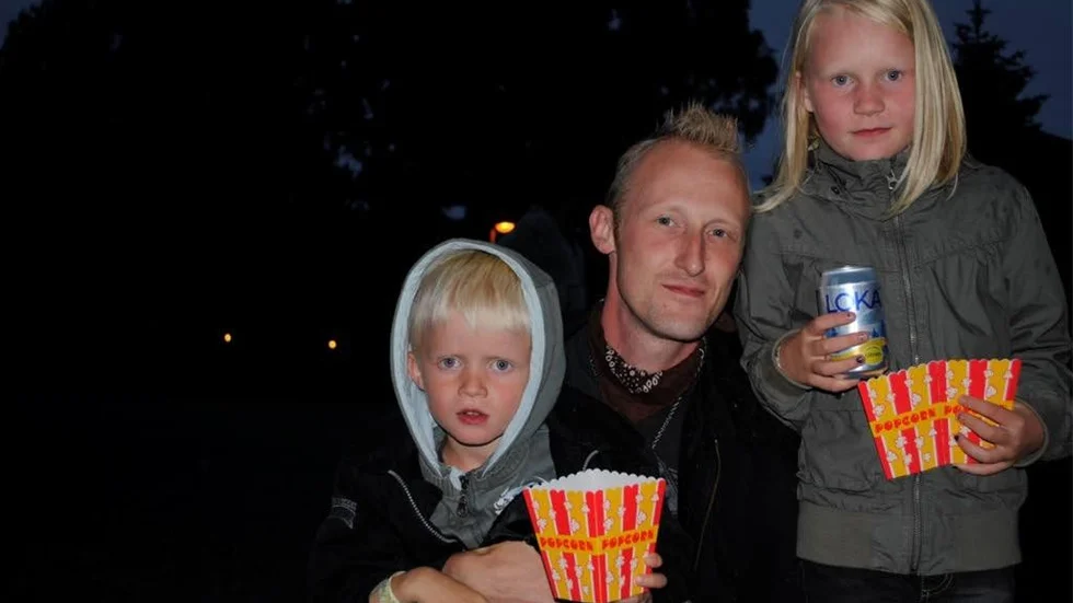 Syskonen Lukas och Tilde Rejdvik besökte Parksommar tillsammans med deras pappa Stellan Svensson. Tidigare under kvällen fick de även möjligheten att säga hej till Brolle.