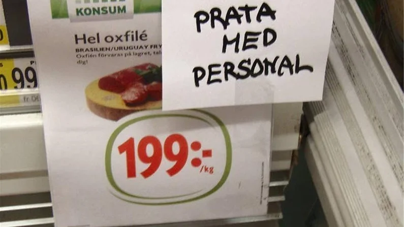 Oxfilé kan vara ett hett byte. För några år sedan satt dessa lappar uppe i köttdisken i en butik i Kinda. Så långt har man inte gått i Överum än.