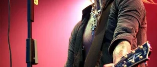 Backyard Babies-sångaren har schemat fullt