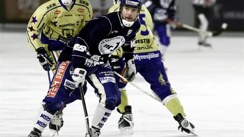 Det såg ut som det var i går som Mattias Sjöholm la skridskorna på hyllan.