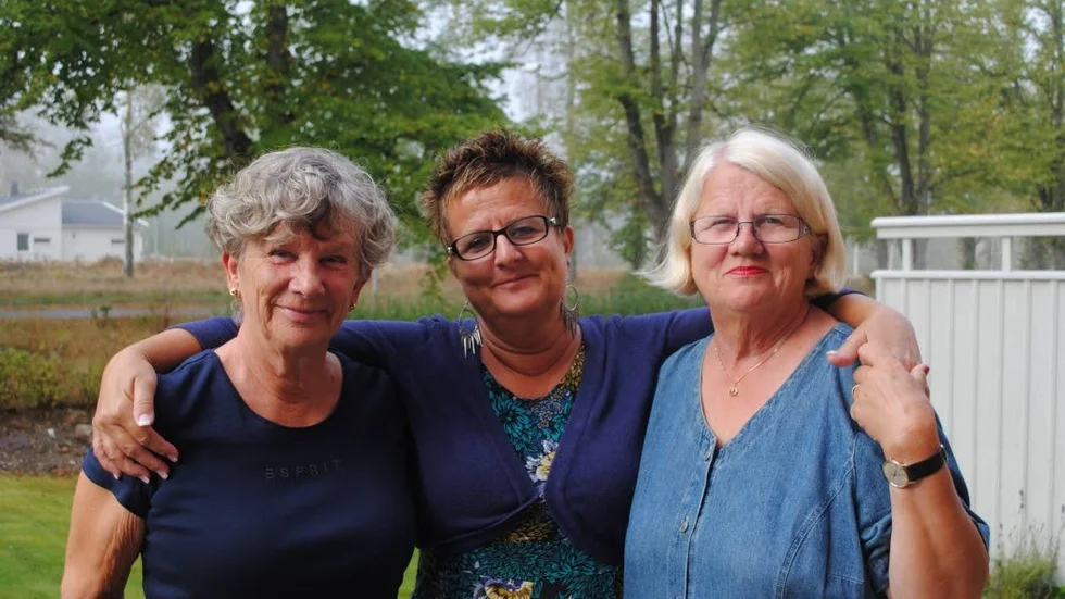 Systrar. Ulla Ek, Kristina Grahn-Scharin och Eva Wallin träffades under helgen tillsammans med brodern Staffan Larsson för att sjunga och trevligt.