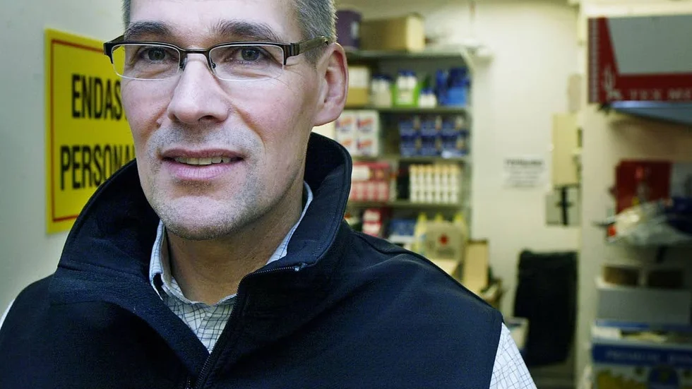 Per Törnqvist gör en mångmiljonsatsning i Borensberg och bygger en ny Ica-butik som blir granne med Östenssons.