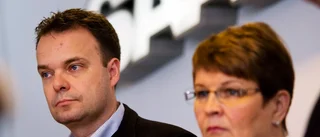(S) saknar trovärdighet i SAAB-frågan