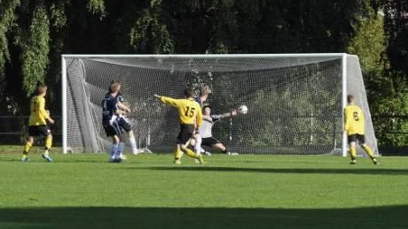 VFF:s Omar El-Jardali kvitterade till 2-2 hemma mot Gunnebo och fixade därmed en viktig poäng till sitt nedflyttningshotade lag.Foto: Ilkka Ranta
