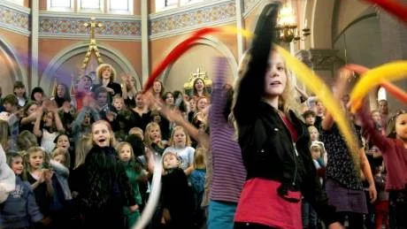 På lördagen var det konsert i S:t Petri kyrka i Västervik. En barnkör med drygt hundra barn uppträdde.