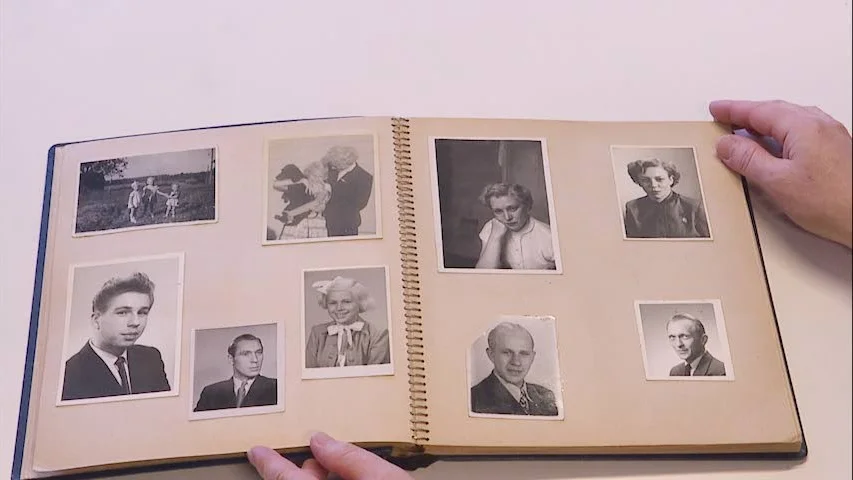 Fotoalbumet. Ska nu lämnas till Maria Gräntzelius i Söderköping.