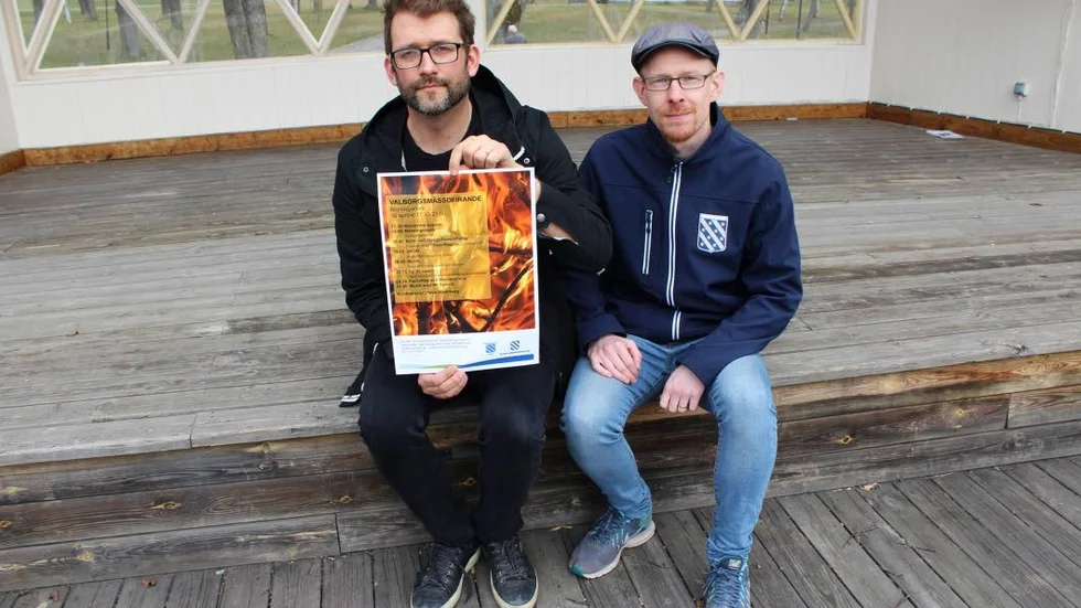 David Strenge Wingren, kultursekreterare och Peter Malmgren, kanslist på Söderköpings IK presenterar programmet för årets valborgsfirande.