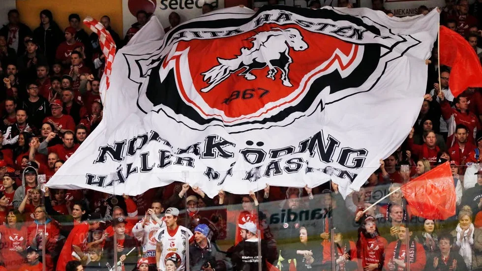 Hockeyintresset är grundmurat i Norrköping, trots att Vita Hästen numera håller till i sportens blåbärsserier. 