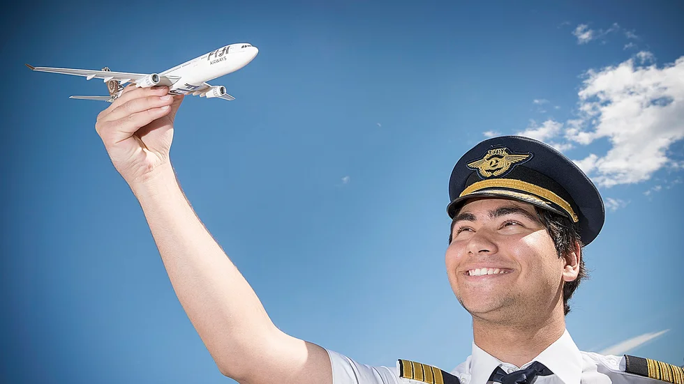 Framtiden. Ilkay Cercioglu, 16 år, drömmer om att bli pilot, en dröm som han har bestämt sig för att uppfylla. Foto: Lars Eriksson.