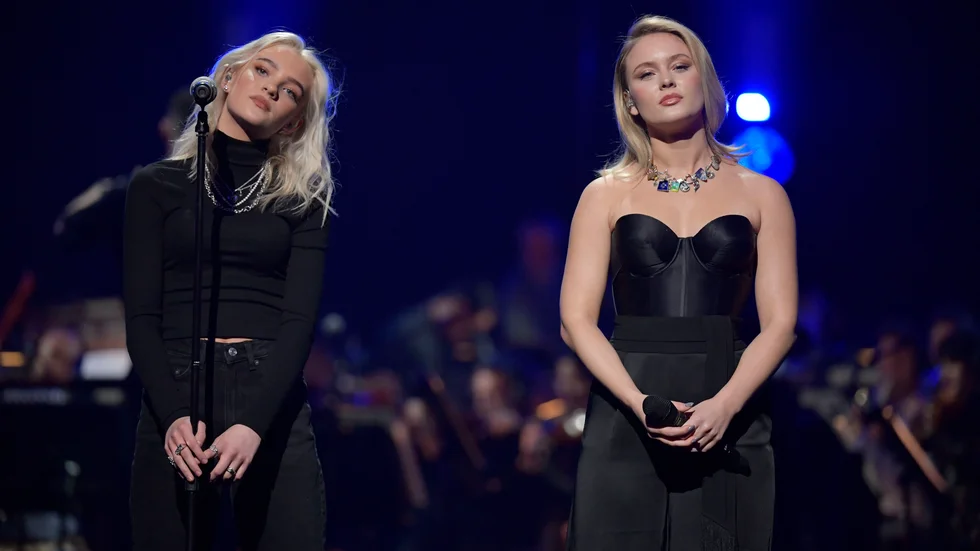 Ella Tiritiello och Zara Larsson på arenakonserten Together For A Better Day.
