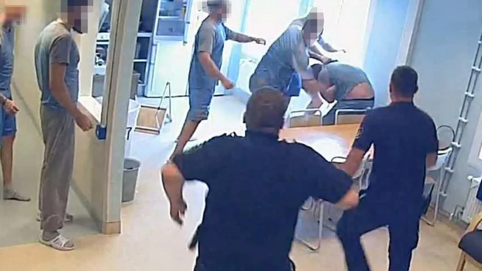 Två intagna på Hällbysanstalten döms för misshandel av en medfånge.