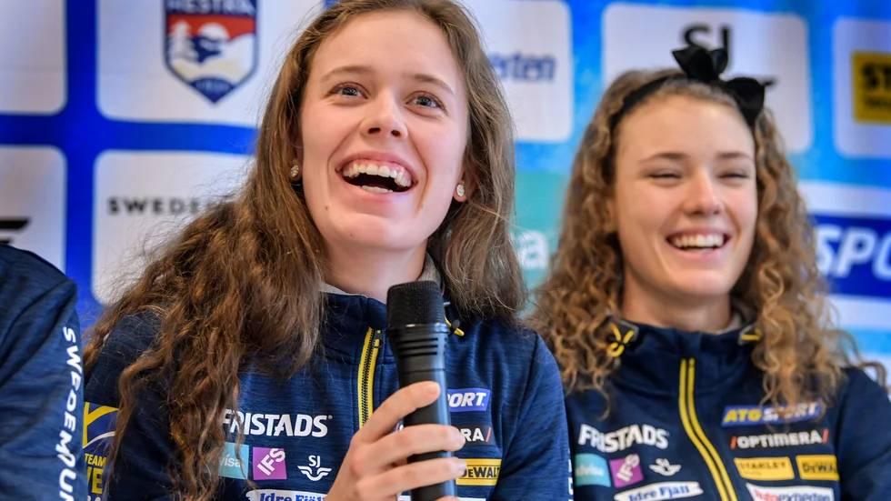 "Team Öberg", Elvira och Hanna, var glada över att dela pallen i Ruhpolding tillsammans. (Arkivbild) 