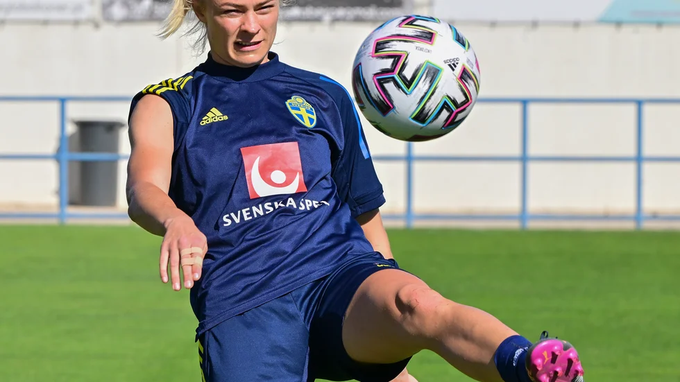 Fridolina Rolfö under ett träningspass i Albufeira i samband med Algarve Cup.
