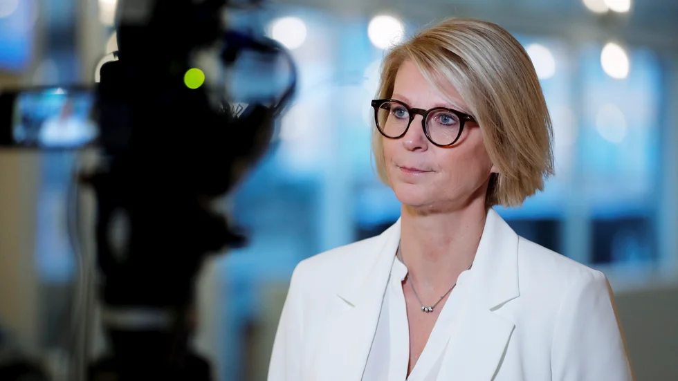 Finansminister Elisabeth Svantesson (M) spelar med när vänstern högljutt kräver planekonomi.