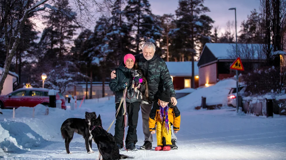 Isabella och Memo har fått ett gemensamt barn, Veljko, och tillsammans med vovvarna Alexa, Essy och Rue är familjen nu komplett.