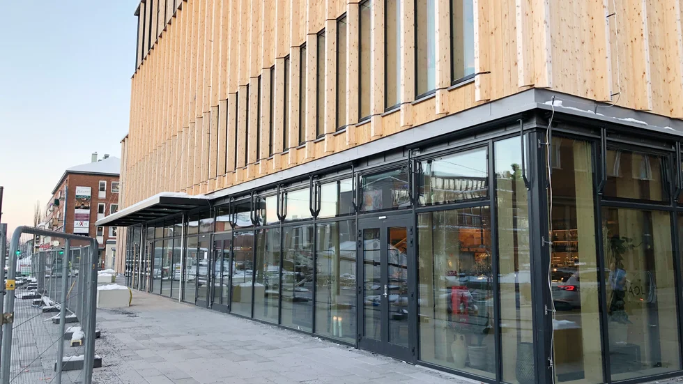 Signaturen Kulturälskare menar att Sara inte är något kulturhus utan ett högt trähotell.
