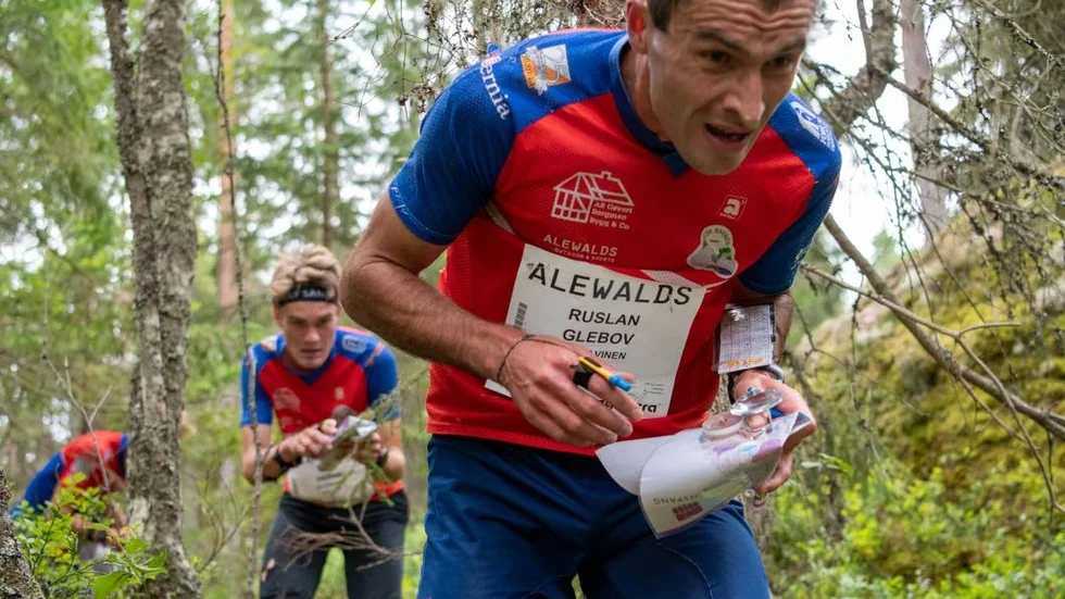 Ruslan Glebov vann andra etappen på O-Ringen i Finspång och har nu totalledningen i H21 Elit.