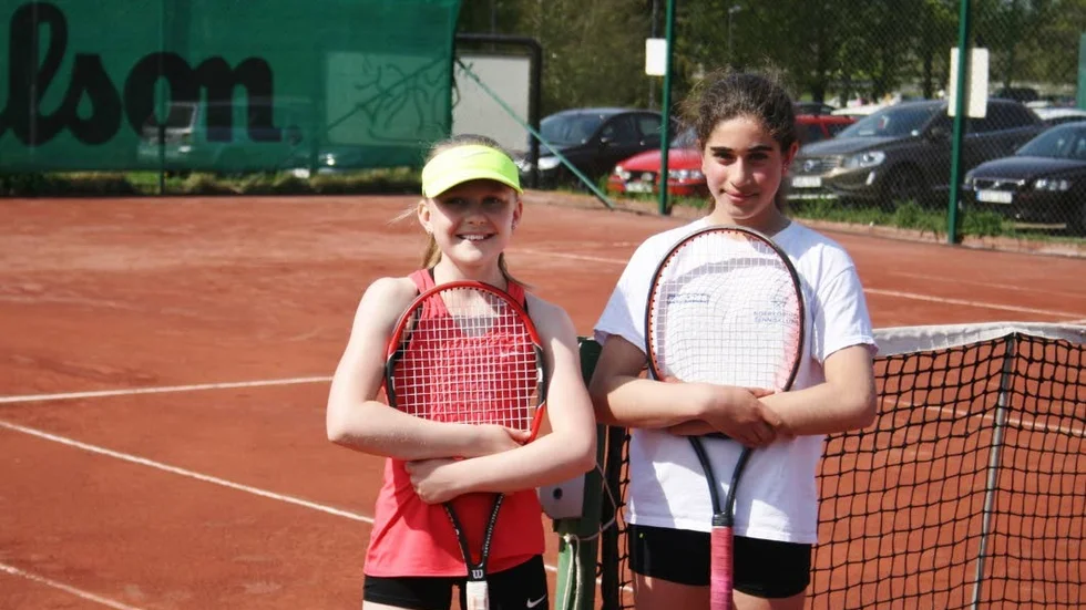 Båstad nästa. Ella Nilsson (t.v.) vann över kompisen Hanna Gazalson i semifinalen och får nu tävla i Båstad. Foto: Eddie Sandberg
