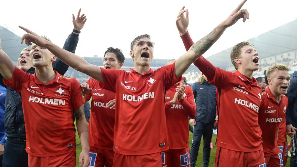 SM-guld. Så här såg det ut när Linus Wahlqvist och de andra IFK-arna firade seriesegern i Malmö förra hösten.