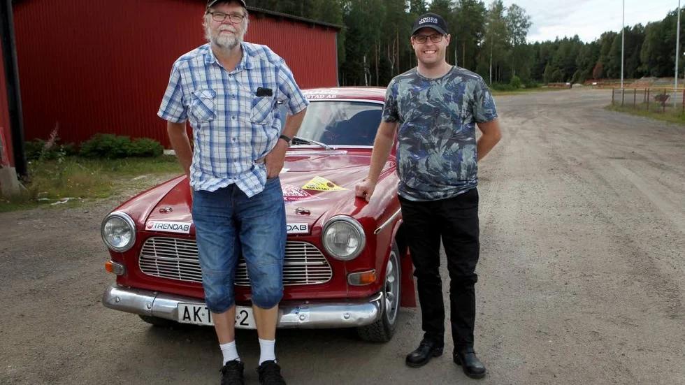 Stig Bergqvist och Jimmy Joge sitter i olika bilar i helgens Finspångsrundan – den klassiska tävlingen som är tillbaka igen.