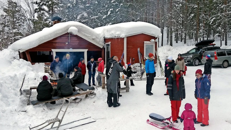 Knutpunkt. Samling vid Nekkersgården för fika och diplomutdelning. Foto: Karin Israelsson.