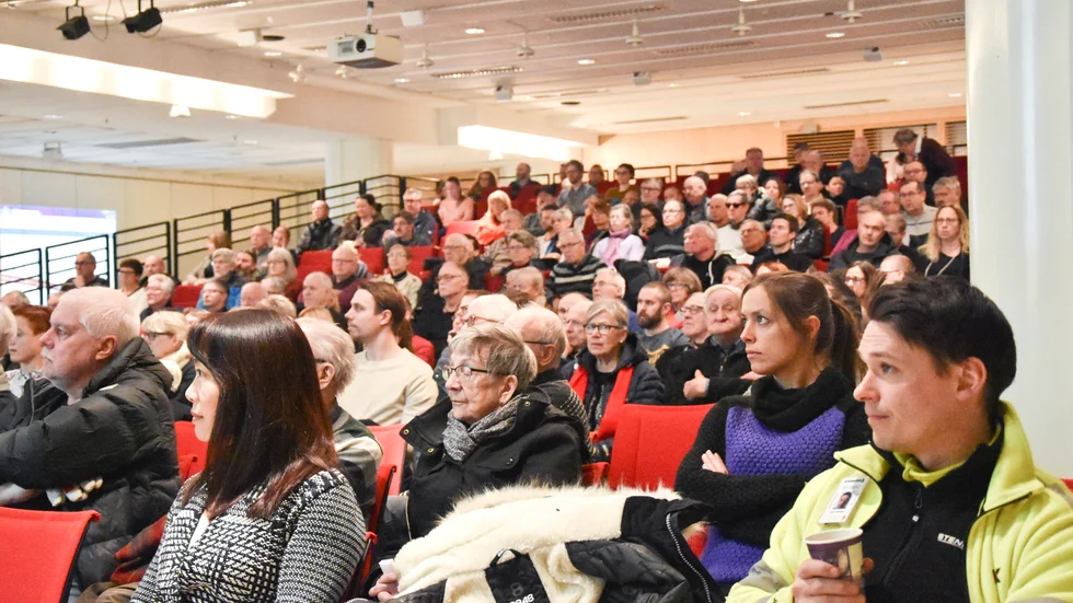 Det var nästan fullsatt när representanterna för Trafikverket berättade om den planerade sträckan för Norrbotniabanan.