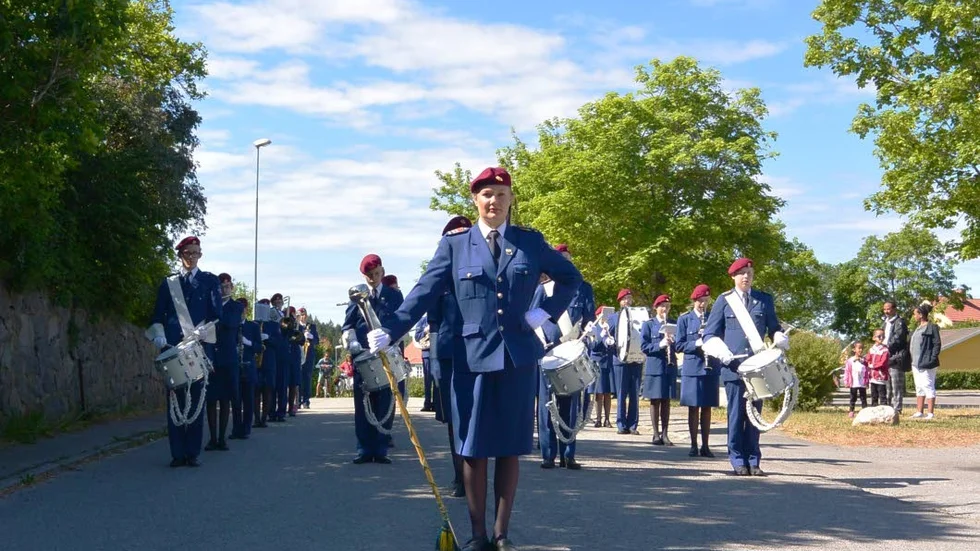 Pampigt. Skolmusikkåren utanför Bergska skolan.