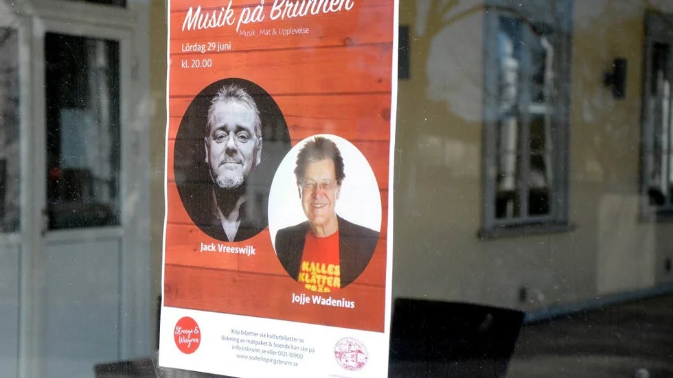 Redan nu är affischerna till den första Musik på Brunnen uppe.