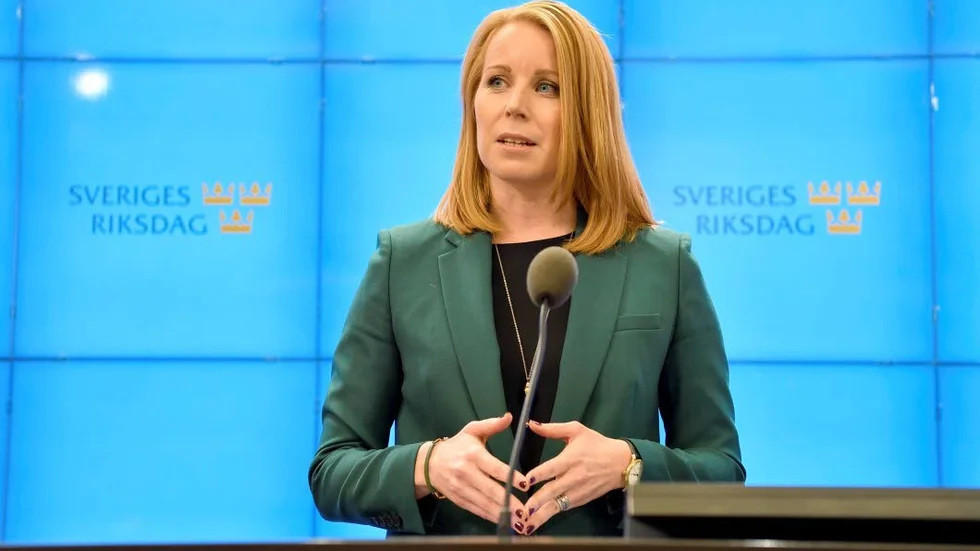 Annie Lööf är ledare för ett klassiskt och ofta samhällsnyttigt parti. Låsningen vid SD riskerar att ställa till det för Lööf och Centerpartiet.