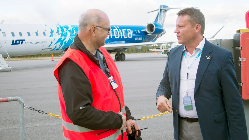 Flygplatschef Ralf Lundberg och Nordicas marknadschef Toomas Uibo.