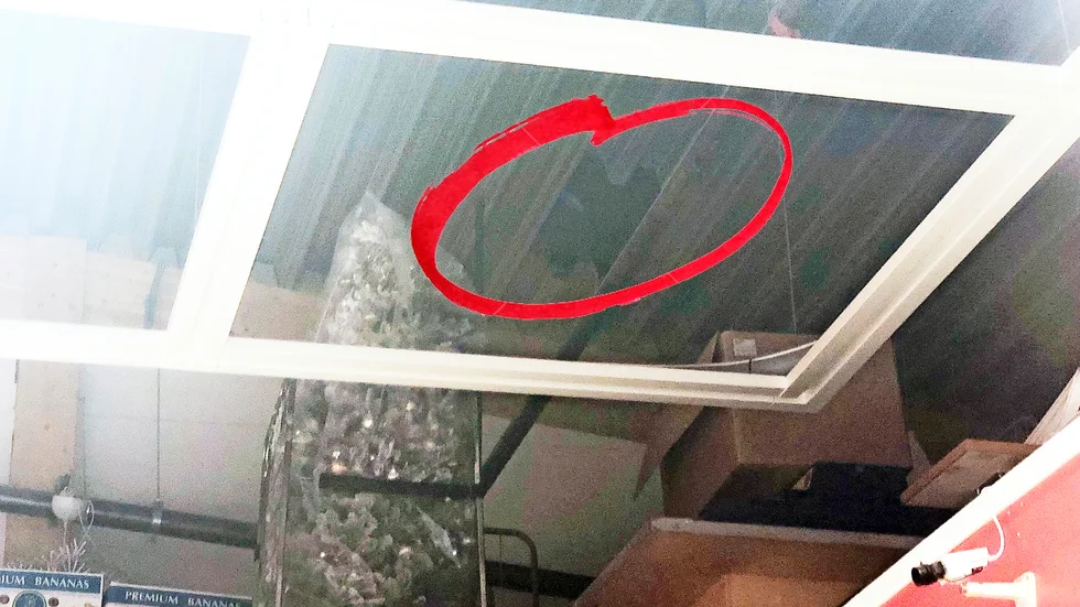 Här slog inbrottstjuvarna till mot Ica Maxi i Skellefteå natten mot den första augusti – en i raden av fräcka takinbrott längs Norrlandskusten.