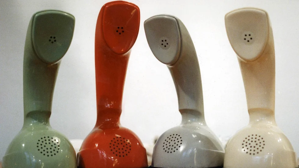 Det dröjde bra många år innan man fick lov att köpa egna telefoner.