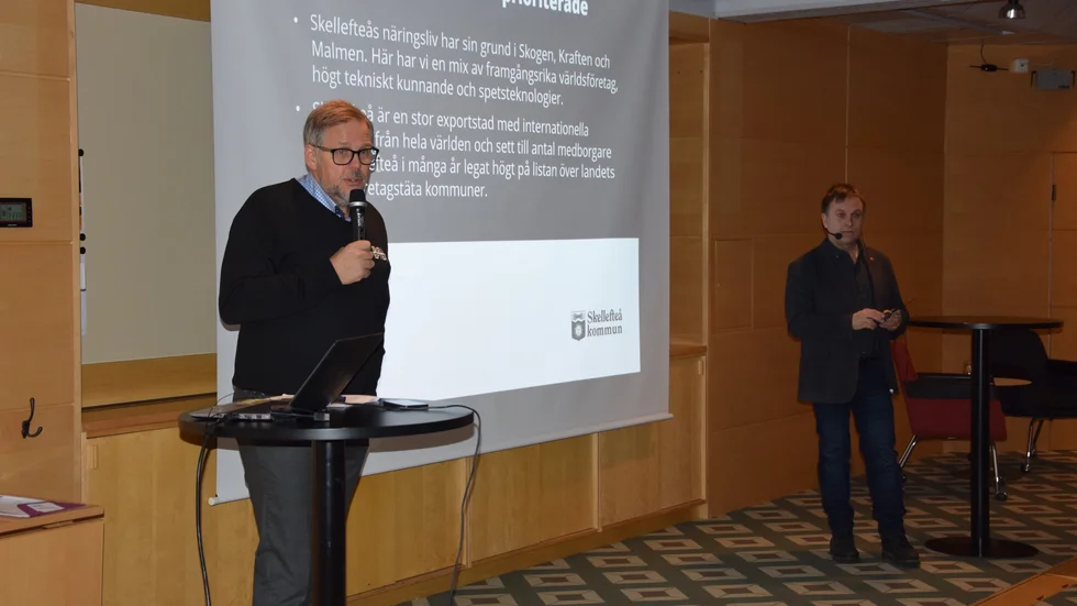 Näringslivschefen Bengt Ivansson (t v) och kommunalrådet Lorents Burman öppnade mötet om det kommande näringslivspolitiska programmet.