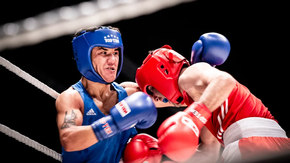 Yasin Shojai (blått) från hemmaklubben Guldstadens BK förlorade turneringens andra match mot Sedik Takani från Kemin Into. Takini blev även utsedd till bästa junior i Skellefteå Box Cup. 