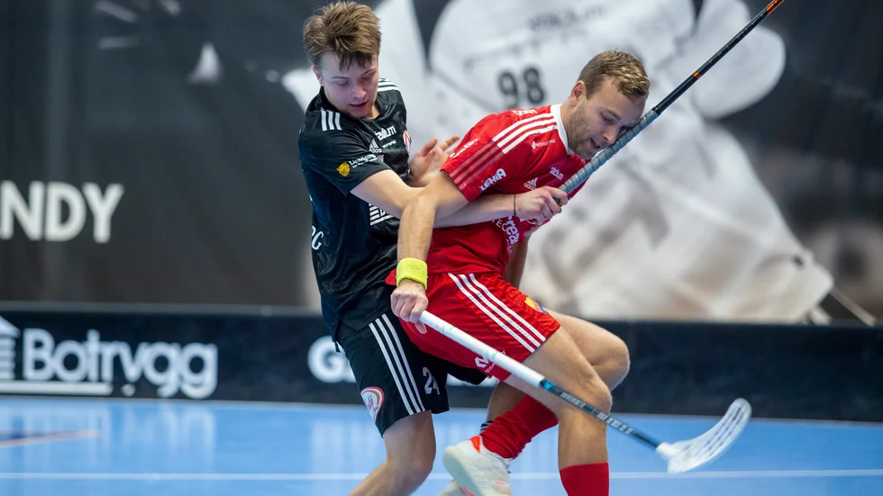 Emil Lögdberg, Libk, i en duell under matchen mot Djurgården.
