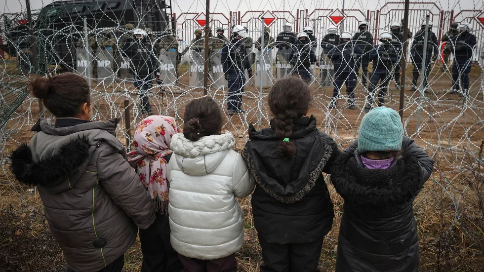 Migranter har fastnat i gränsen mellan Belarus och Polen. Bild från gränsövergången Kuznitsa den 17 november.