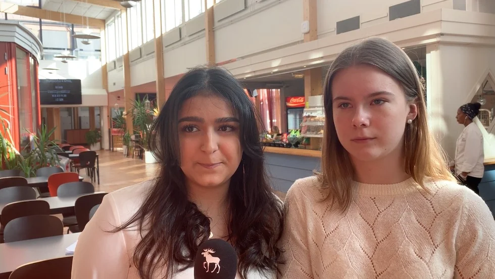 Maryam Dashtihajar och Alva Ellman går båda naturprogrammet och vill ha samhällsinriktning.