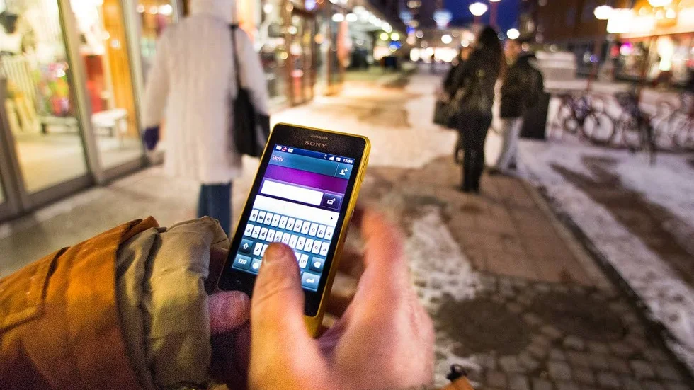 Stalker. En Norrköpingsbo har begärts häktad efter att ha sms-at och ringt till en person under flera månader.