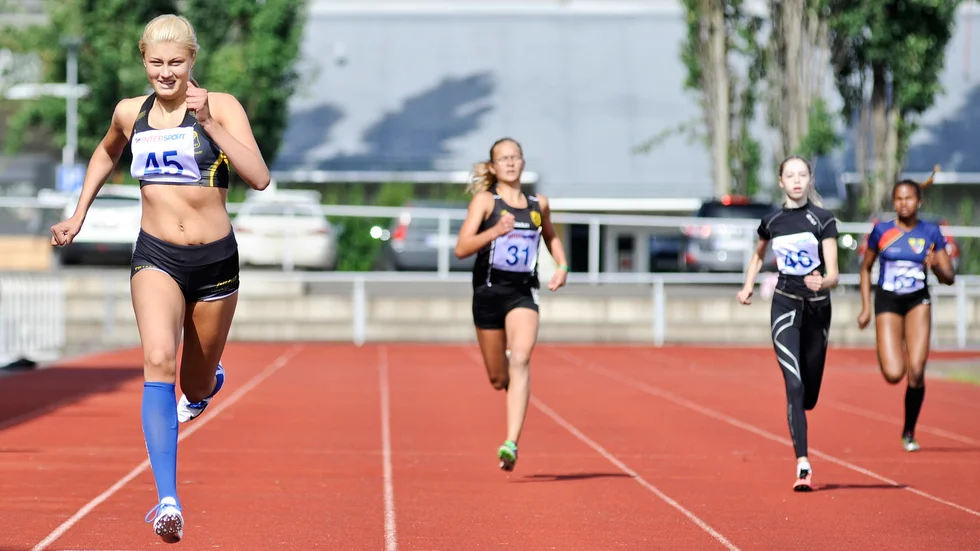 Överlägsen. Alva Pettersson kontrollerade 300-metersloppet i F15 från start till mål. Foto: Carina Kvist.