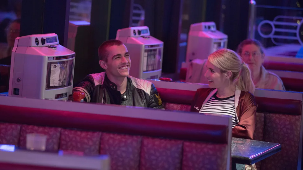 Vågar du. Dave Franco och Emma Roberts rollfigurer dras in i ”Nerve”, ett platsbaserat sanning- eller konsekvens-spel. Foto: Niko Tavernise.