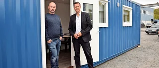 Fartygscontainer byggs om till flexibel lägenhet
