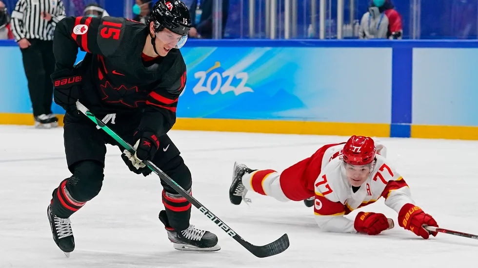 Adam Tambellini och hans Kanada lämnade Kina på efterkälken och är klart för kvartsfinal mot Sverige.
