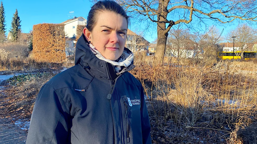 ”Det man är orolig för är om föroreningarna rör sig. Eller att de ångar upp ur marken, det kan ge problem när man bygger hus då ångan kan ta sig in i byggnaderna” säger Cecilia Eliasson, miljöinspektör vid Enköpings kommun.
