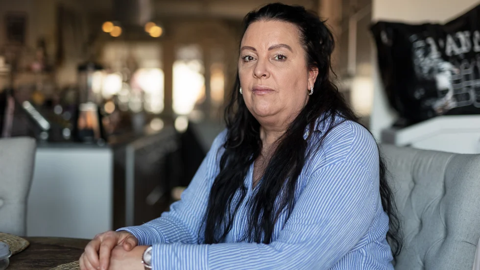 Hemma hos Malin Björk fördelas utgifterna i relation till inkomsten. Hennes man tjänar nästan dubbelt så mycket och har två tonårsdöttrar från ett tidigare förhållande som bor tillsammans med paret varannan vecka.