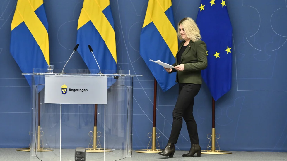 "Trots att det inte finns belägg för socialminister Lena Hallengrens tes om gräddfiler i vården vill hon fula ut privata vårdgivare", menar ledarskribenten.