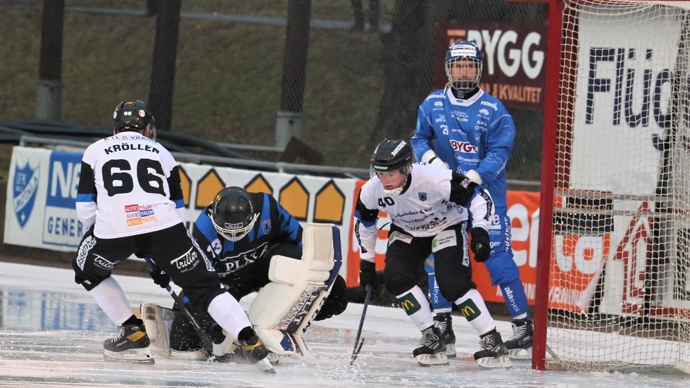 IFK Motala har spelat två matcher 2022, här hemma mot Sirius 2 januari. På tisdagskvällen var det fortsatt oklart om onsdagens bortamatch mot Vänersborg spelas.