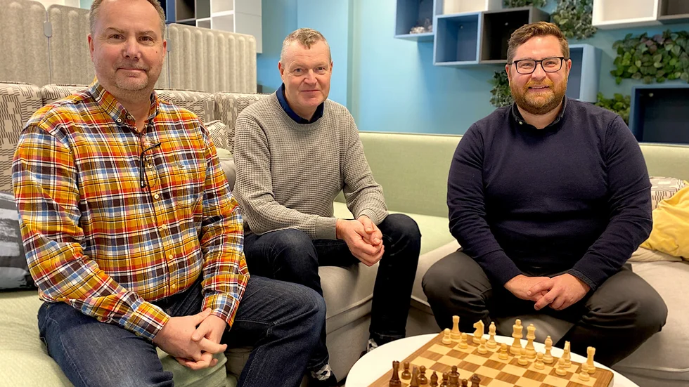 ”Det här känns jättebra, våra verksamheter kompletterar varandra väl” säger Svea Powers VD Mats Wahlén (mitten) här tillsammans medPer Waleskog och Martin Gustafsson vid företaget.