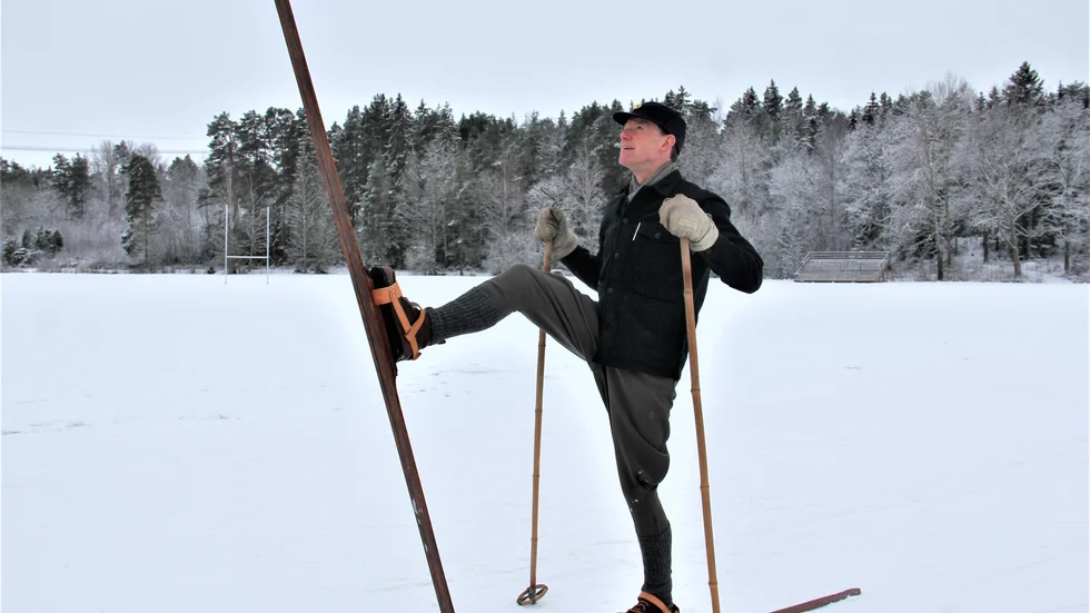 William Nisser har åkt 11 Vasalopp och 8 öppet spår. Nu ska han, på sin farfars träskidor, ta sig runt jubileumsloppet. 