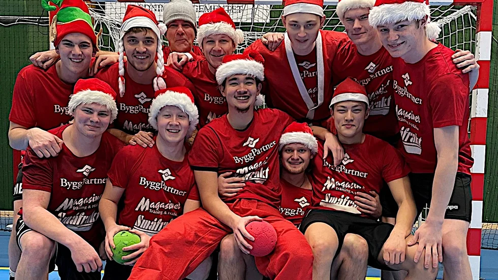 EHF-herrarna kunde ha en uppsluppen träning inför julfirandet efter de två avslutande segrarna i ettan i december. På torsdagen startar serien om. Är det samma goda stämning i rött efter de två täta matcher som följer nu, Täby borta på torsdag och Boden hemma på lördag.