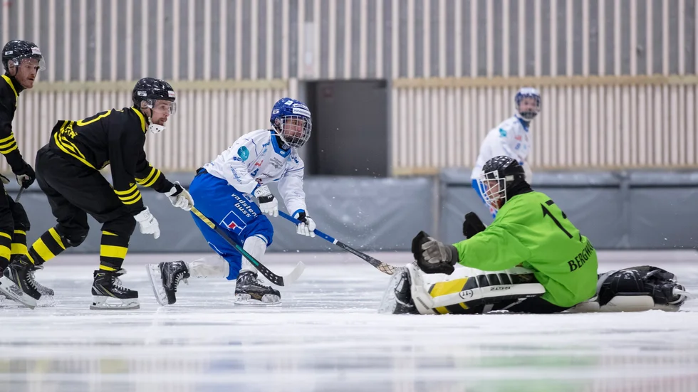 Philip Florén gav IFK ledningen redan i den andra matchminuten. Men i den andra halvleken så blev IFK överkörda av AIK anförda av Erik Pettersson.